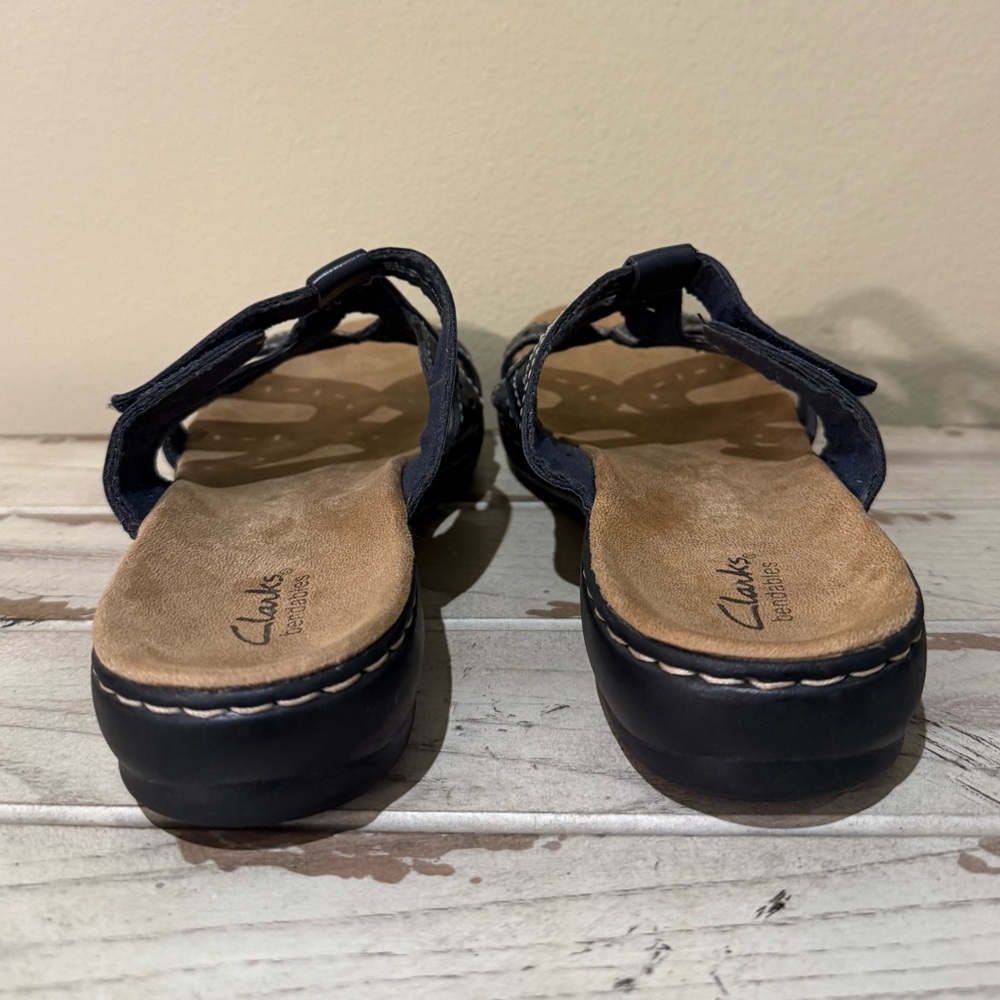 Clarks Brown Leather Laser Cut Comfort Sandals Size 9.5 EUC Walking Fashion - Picture 3 of 7